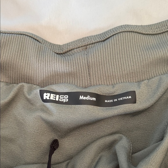 REI women’s lined hiking / running shorts - M - Picture 2 of 8